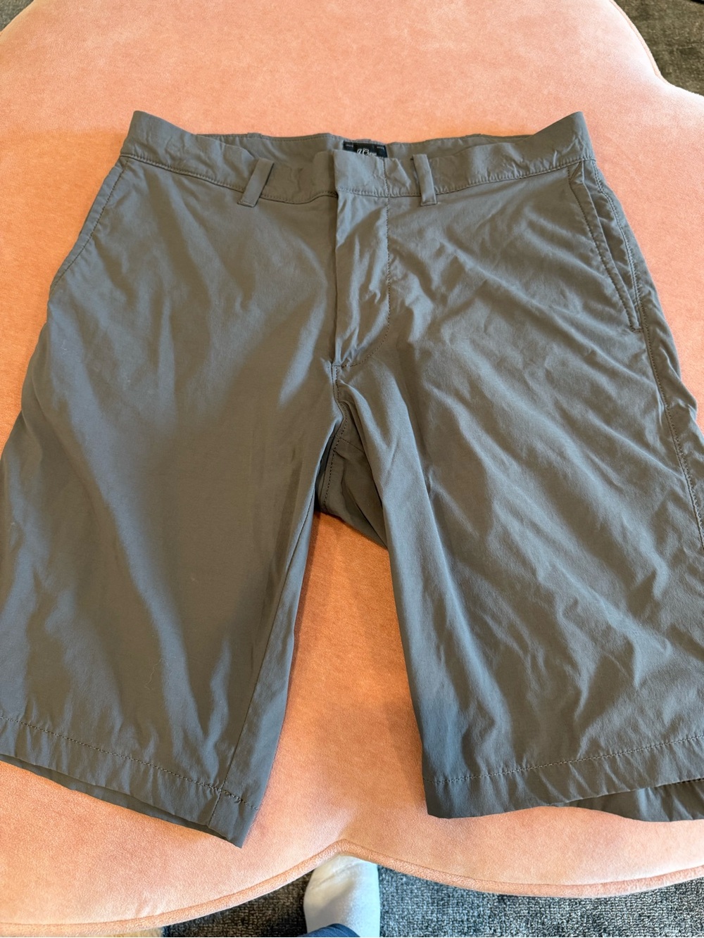 J. Crew Men's Olive Gray Flat-Front Shorts